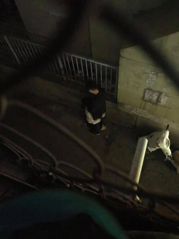 Ngán ngẩm cô gái vô tư diễn cảnh 18+ với bạn trai ngay giữa đường-3