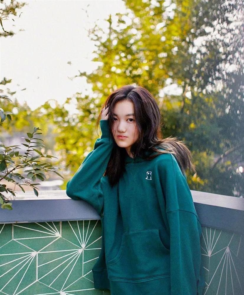 Con gái Vương Phi xóa hết ảnh sau khi bị chỉ trích khoe của quá lố-6