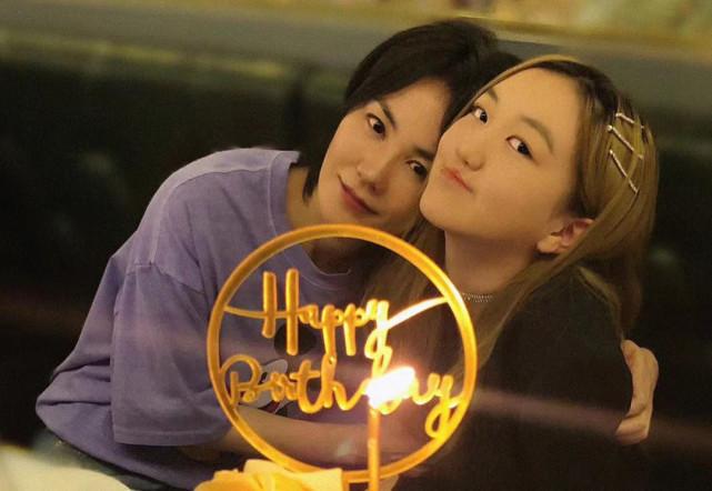 Con gái Vương Phi xóa hết ảnh sau khi bị chỉ trích khoe của quá lố-3