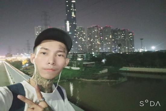 Chàng trai 9X đi bộ hơn 300km từ Sài Gòn đến Đà Lạt: 'May mắn 100% đều ủng hộ'