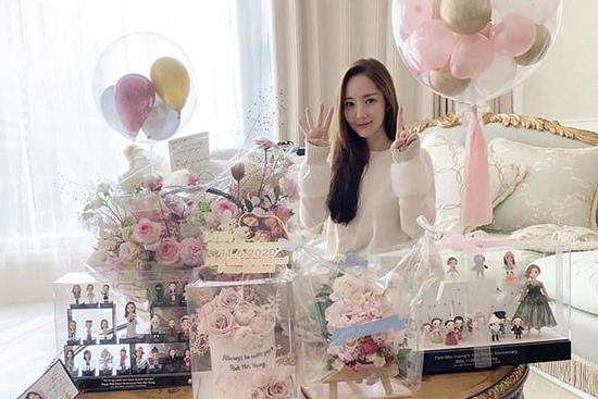 Park Min Young kỷ niệm 14 năm debut, 34 tuổi vẫn trẻ như đôi mươi