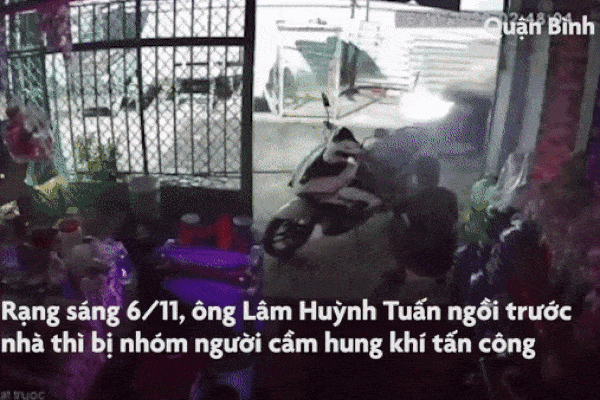 Đang ngồi trước cửa nhà bị nhóm người cầm ba chĩa, mã tấu lao đến truy sát-1