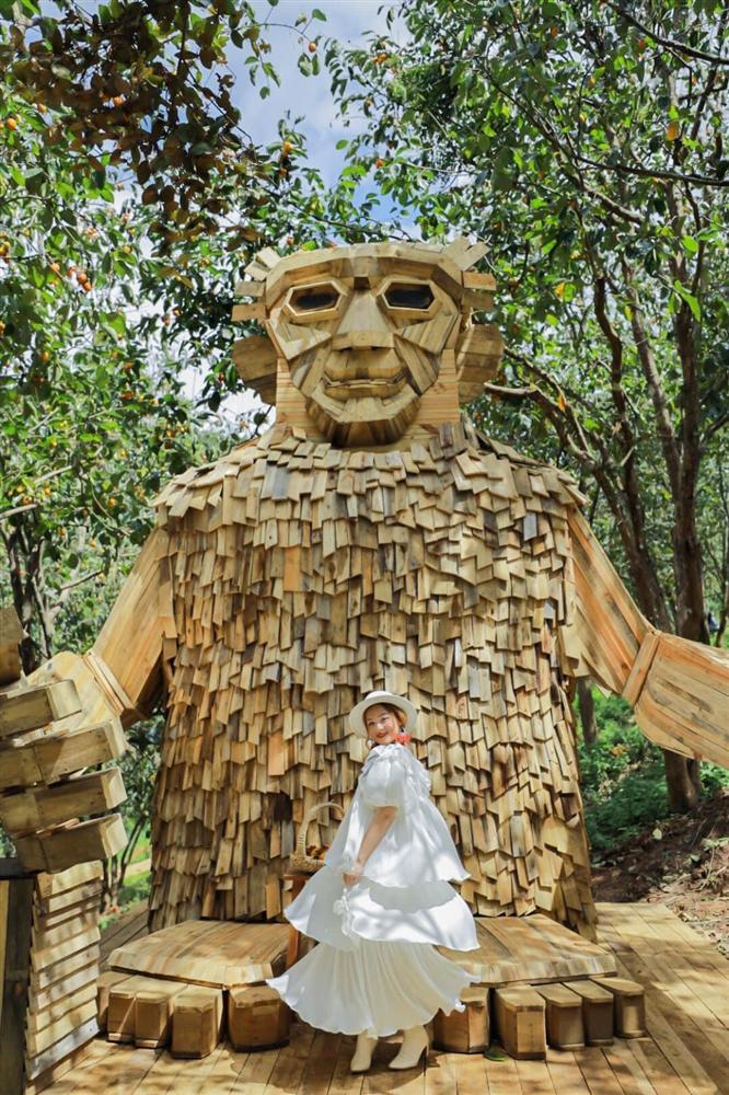 Những bức tượng yêu tinh ở Đà Lạt khiến giới trẻ lũ lượt kéo đến check-in-4