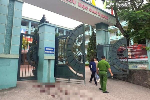 Hà Nội: Cãi vã vì mời rượu mà khách không uống, nhân viên quán bar xông vào đánh khách rách trán-4