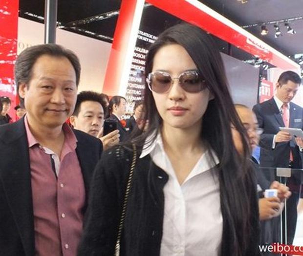 Thế lực chống lưng cho Lưu Diệc Phi và các sao nữ Trung Quốc-3