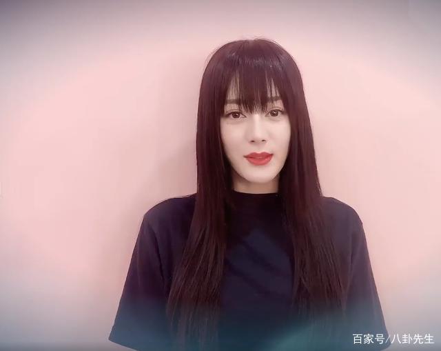 Nhan sắc vừa cứng vừa đơ của Địch Lệ Nhiệt Ba gây tranh cãi-1