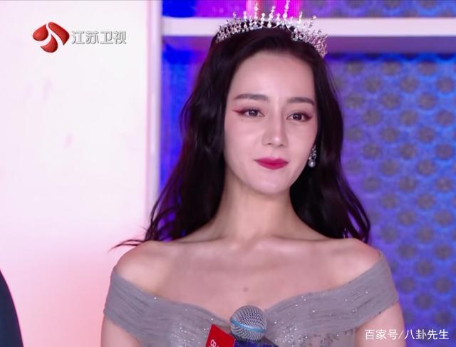 Nhan sắc vừa cứng vừa đơ của Địch Lệ Nhiệt Ba gây tranh cãi-7