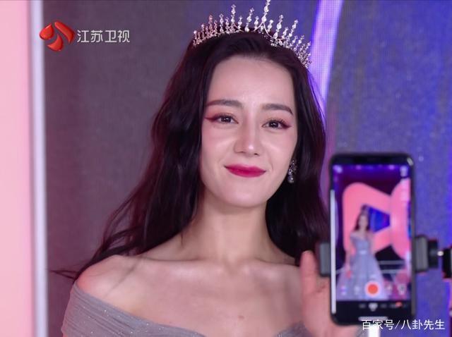 Nhan sắc vừa cứng vừa đơ của Địch Lệ Nhiệt Ba gây tranh cãi-8