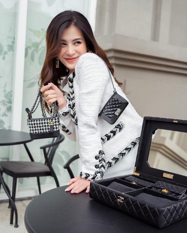 Đông Nhi chi 700 triệu sắm bộ túi Chanel tí hon, quyết không thua Ngọc Trinh, Cường Đô La-2