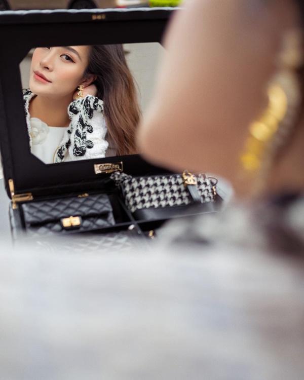 Đông Nhi chi 700 triệu sắm bộ túi Chanel tí hon, quyết không thua Ngọc Trinh, Cường Đô La-3