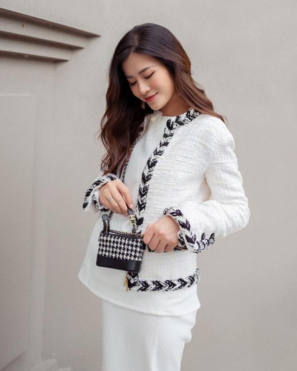 Đông Nhi chi 700 triệu sắm bộ túi Chanel tí hon, quyết không thua Ngọc Trinh, Cường Đô La-4