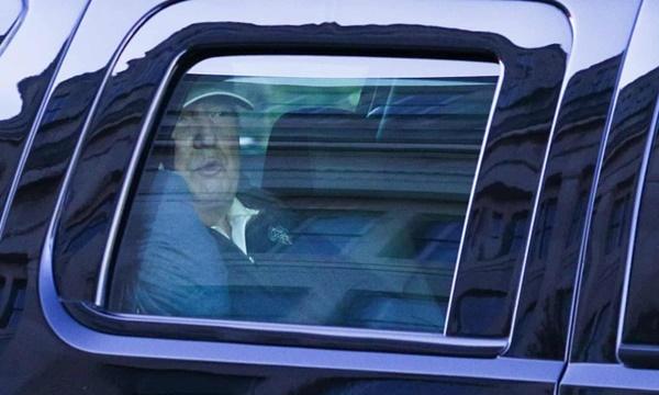 Ông Trump cau có quay lại Nhà Trắng sau khi bị tuyên bố thua cuộc-3