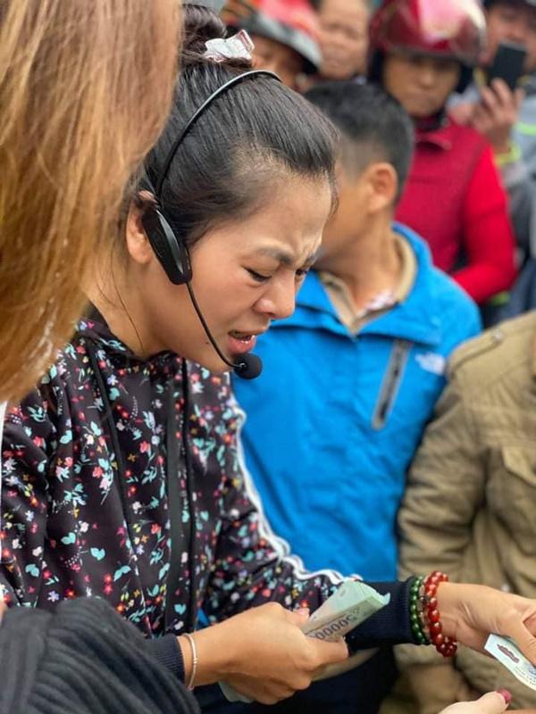 Lê Dương Bảo Lâm tạo nghiệp, tung ảnh dìm hàng đồng nghiệp cứu trợ miền Trung-3