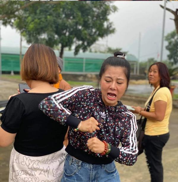 Lê Dương Bảo Lâm tạo nghiệp, tung ảnh dìm hàng đồng nghiệp cứu trợ miền Trung-2