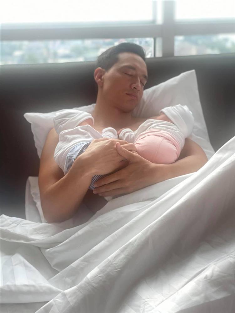 HOT: Lộ rõ mặt cặp song sinh của Kim Lý - Hồ Ngọc Hà-6