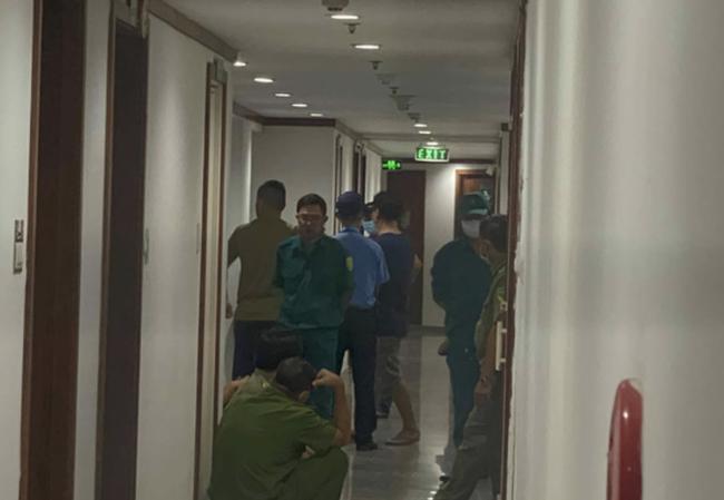 Vụ phát hiện thi thể phụ nữ lìa đầu ở TP.HCM: Người dân chung cư hoang mang, xuất hiện đối tượng lạ cấm chụp hình-2