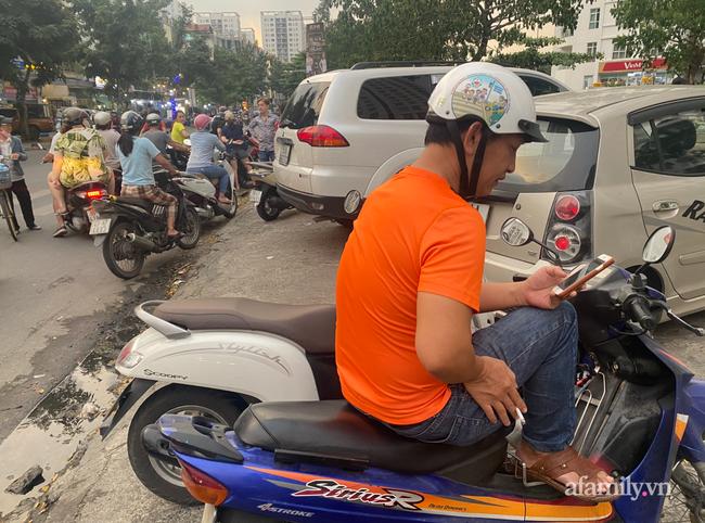 Vụ phát hiện thi thể phụ nữ lìa đầu ở TP.HCM: Người dân chung cư hoang mang, xuất hiện đối tượng lạ cấm chụp hình-5