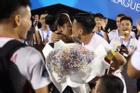 Khánh Linh hé lộ thời điểm cưới sau màn cầu hôn của Bùi Tiến Dũng trên sân cỏ