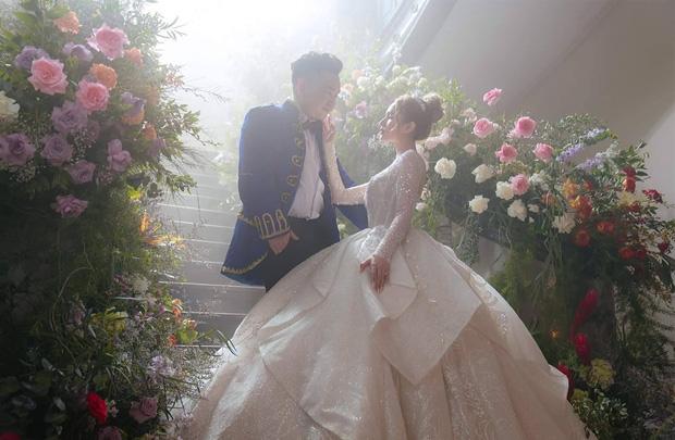 Chuyện tình Xemesis và vợ trẻ 2k2: Chênh nhau 13 tuổi, thị phi vẫn về đích an toàn-13