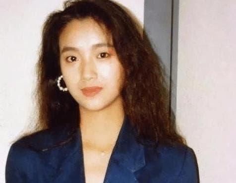 Từ chối lời cầu hôn của Lưu Đức Hoa để đến với thường dân rồi chịu bạo hành, mỹ nhân ấy giờ đã 51 tuổi-1