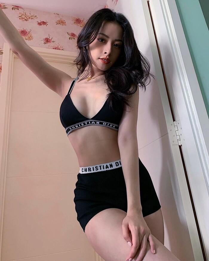 Đỗ Mỹ Linh, Tiểu Vy diện bikini khoe trọn đường cong bốc lửa và vòng 3 siêu phẩm-8