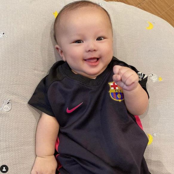 Ngoại hình càng ngắm càng yêu của quý tử 3 tháng tuổi nhà Đỗ Duy Mạnh-5