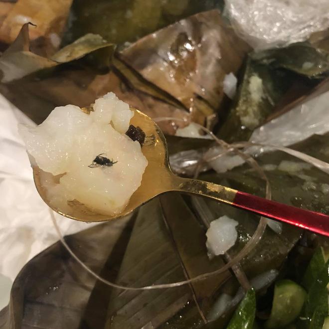 Quán bánh giò nổi tiếng Hà Nội khiếp vía vì vừa bốc mùi, vừa có ruồi trong nhân-3