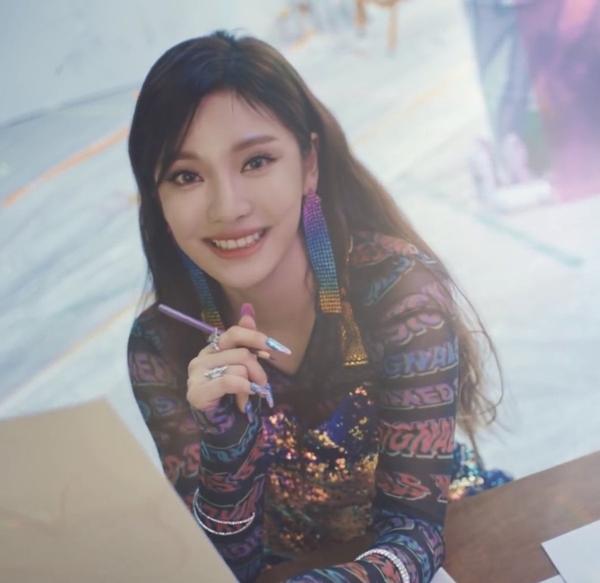 NingNing Aespa khoe giọng cao chót vót, netizens lại soi điều bất thường-2