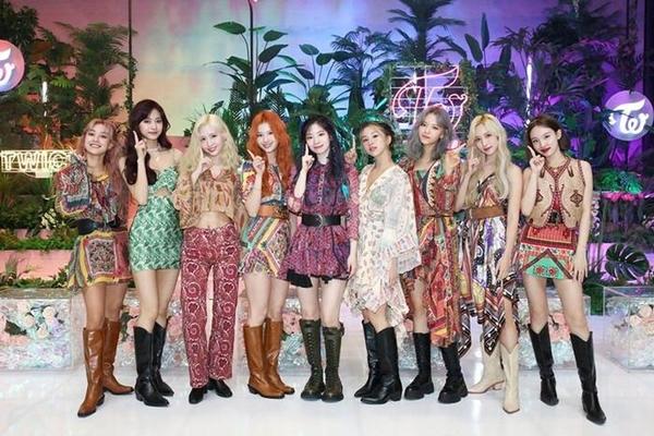 Thường xuyên bị chê tông điếc, ai ngờ Tzuyu được khen ngất người trên sân khấu encore-1