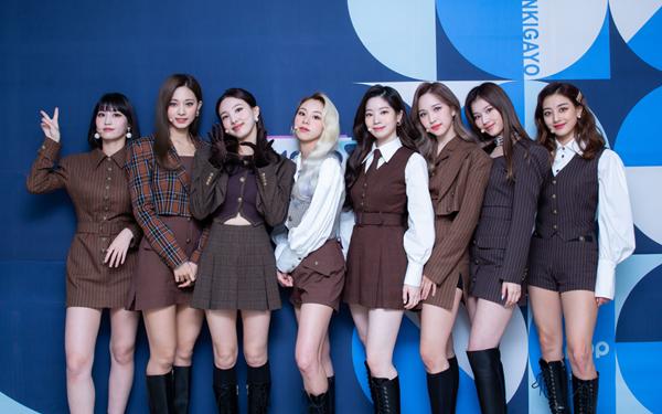 Thường xuyên bị chê tông điếc, ai ngờ Tzuyu được khen ngất người trên sân khấu encore-2