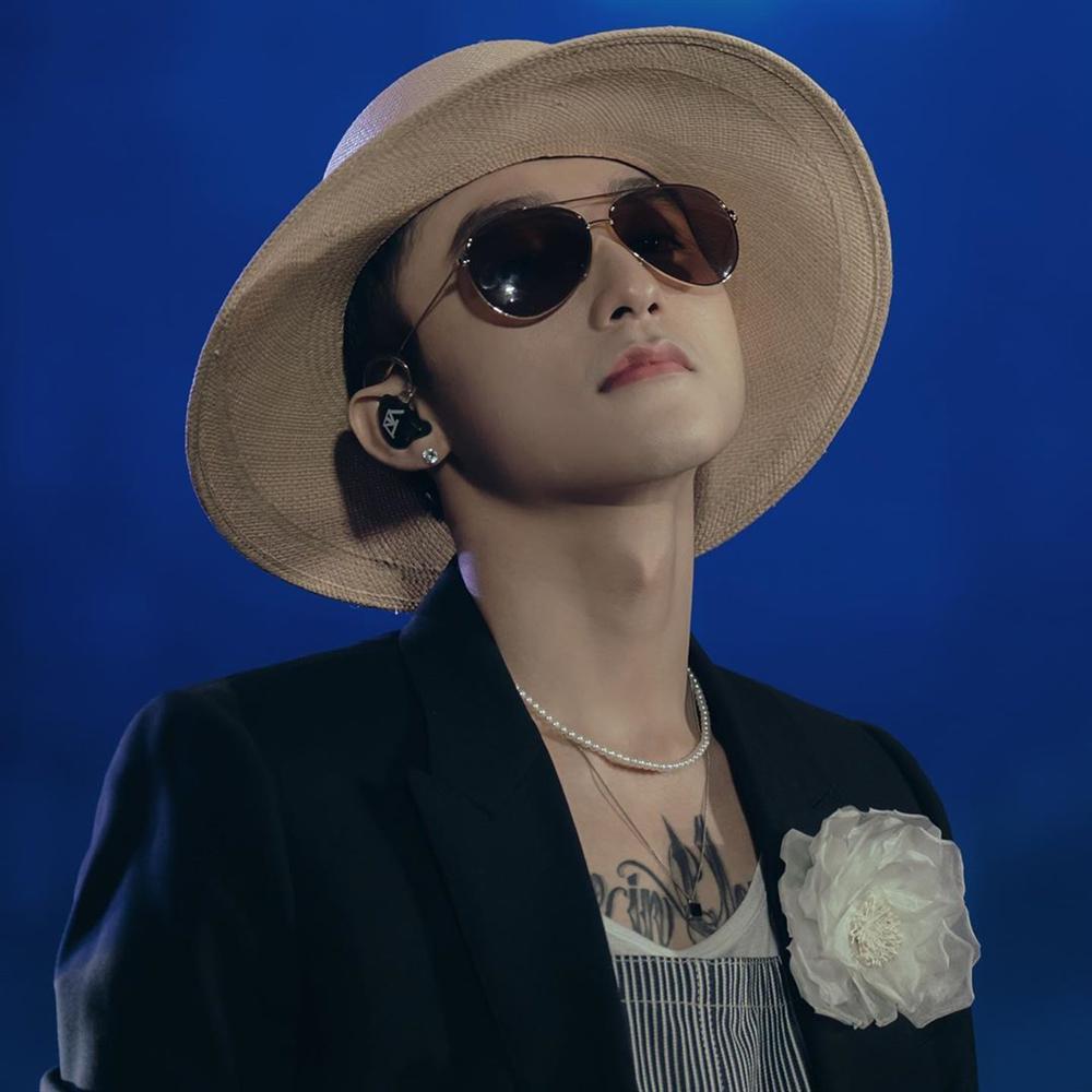 Sơn Tùng đụng hàng nguyên cây Celine 110 triệu đồng với Vương Nhất Bác và BTS V-3