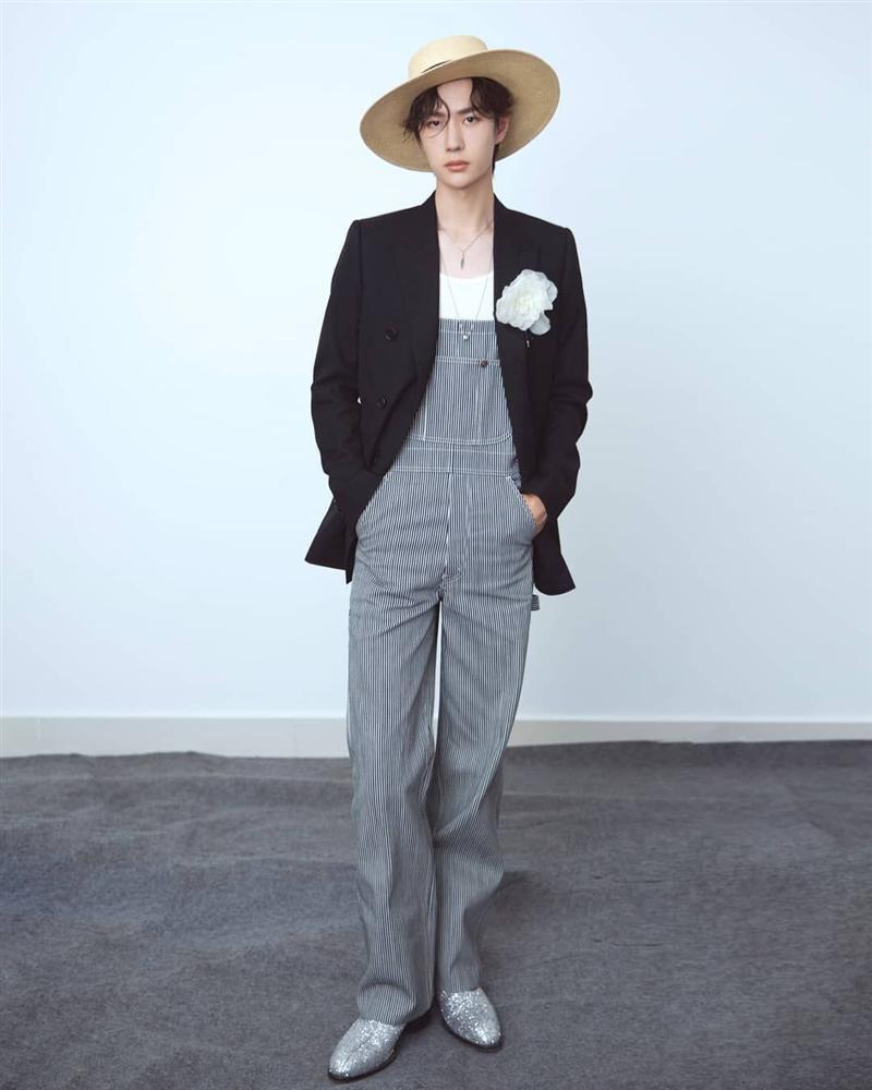 Sơn Tùng đụng hàng nguyên cây Celine 110 triệu đồng với Vương Nhất Bác và BTS V-9