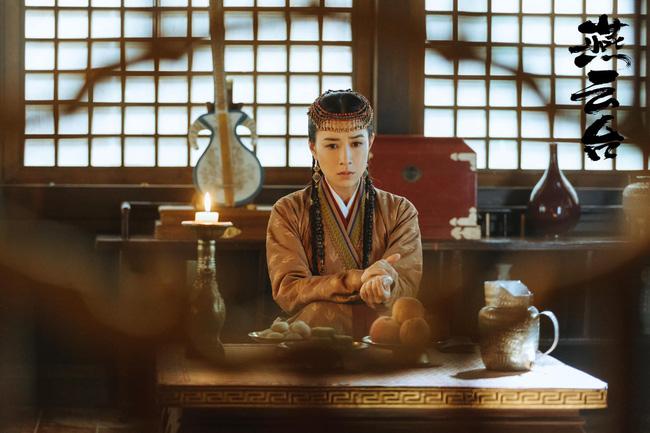 Xa Thi Mạn chiếm hào quang nữ chính, đóng cảnh hôn được khen nức nở-2