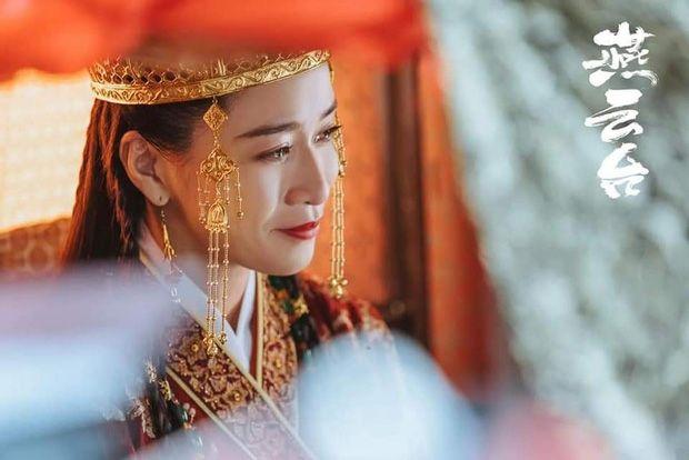 Xa Thi Mạn chiếm hào quang nữ chính, đóng cảnh hôn được khen nức nở-9