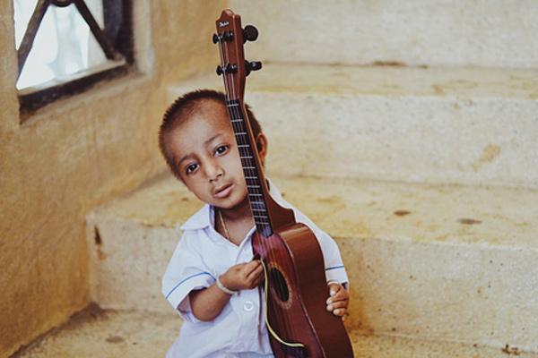 Lặng người với loạt ảnh không thể quên về cậu bé tí hon Đinh Văn Krể-8