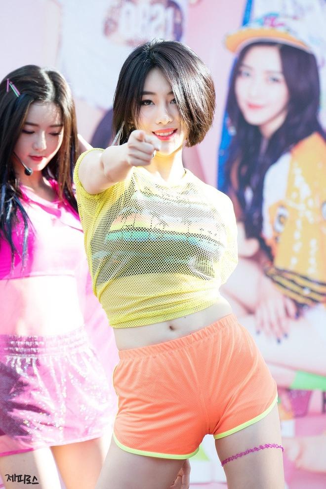 Danh tính nữ ca sĩ lừa tiền qua mạng-1