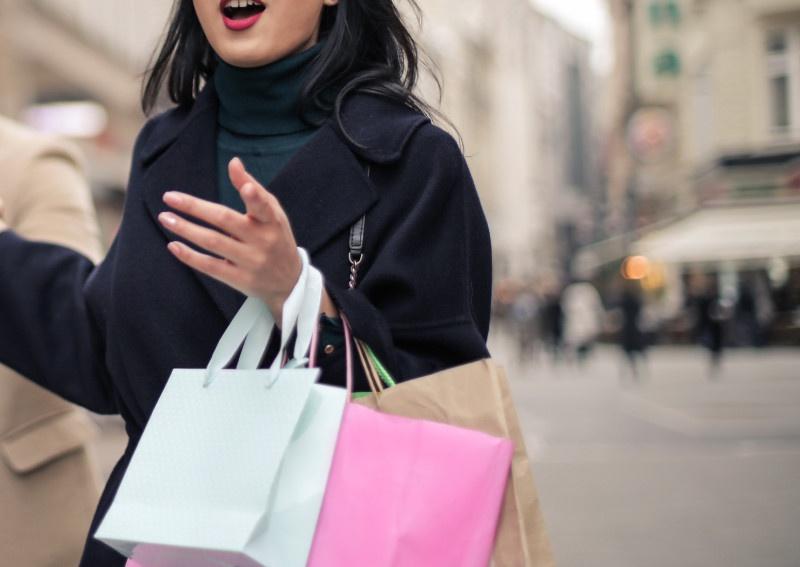 Hẹn hò sugar daddy để sống qua mùa dịch-2