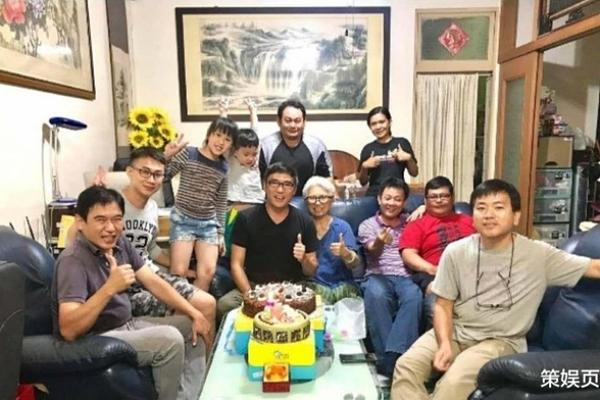 Tài tử Đài Loan gầy rộc vì nợ nần chồng chất-5