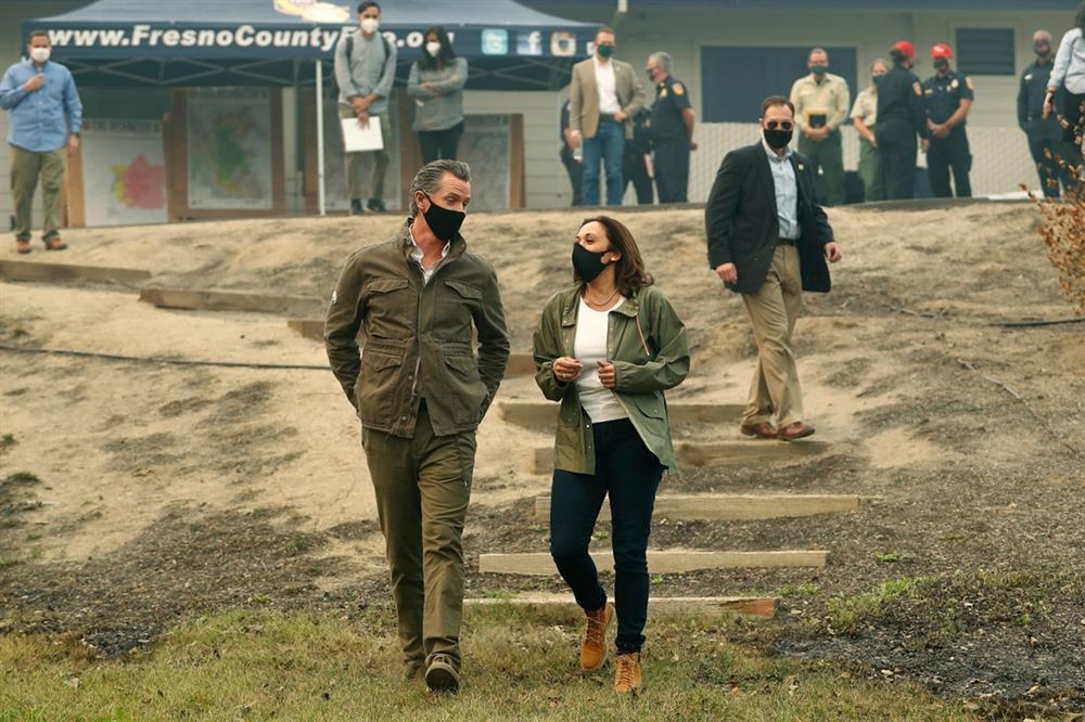 Nữ phó Tổng thống Mỹ đầu tiên lịch sử: U60 đi sneakers, nguyên nhân không phải ai cũng biết-7