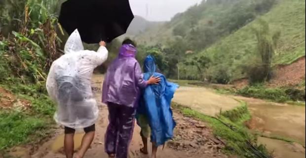 Chuyến đi cuối cùng tiễn cậu bé tí hon Krể về với núi rừng trước khi rời cõi tạm-3