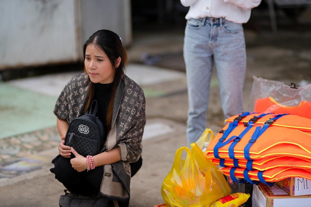 Huỳnh Lập, Duy Khánh đưa chuyện Thủy Tiên đi từ thiện, Đông Nhi sinh con vào sản phẩm mới-4