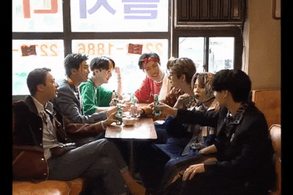 BTS chào năm mới với style 'nhà Bangtan', tấu hài cực mạnh mà visual vẫn đỉnh cao