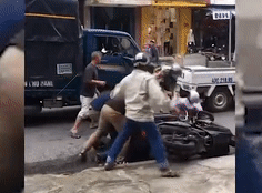 Clip: Trộm xe máy táo tợn ở Đà Nẵng, cảnh sát phải nổ súng vây bắt