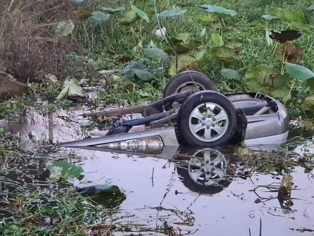 Xót thương người đàn ông cùng lúc mất cả vợ và 2 con do lật xe: Tôi như chết lặng-1