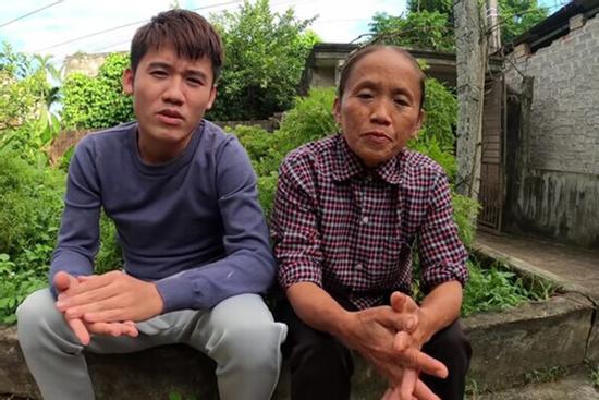 Lượt xem kênh Bà Tân Vlog bỗng dưng bị tụt thê thảm