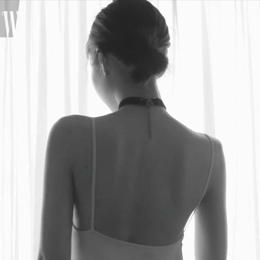 Loạt ảnh chứng minh bờ vai Jennie BLACKPINK là một kiệt tác-14