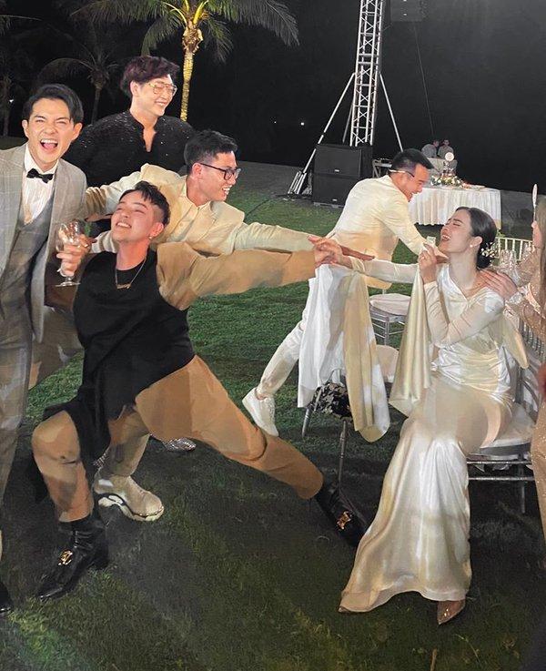 ĐÀO MỘ đám cưới Đông Nhi: 200 khách mời lúc đi hết mình - lúc về hết hồn-12