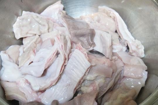 Rửa dạ dày lợn đừng chỉ dùng muối, thêm nguyên liệu này sạch, trắng giòn ngay tức khắc-5