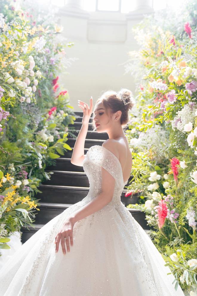 Cận cảnh 3 mẫu váy cưới ngốn 200 triệu đồng của vợ streamer giàu nhất Việt Nam-7