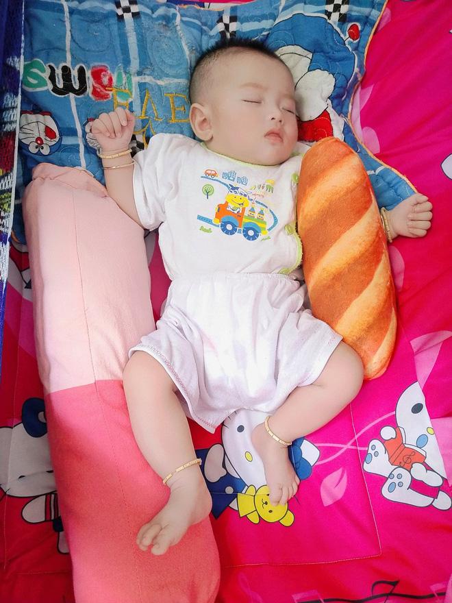 Hé lộ ảnh chăm con của người đàn ông Việt Nam đầu tiên mang bầu trước khi chia tay vợ-10